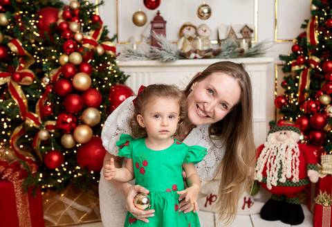 ensaio de natal bebê touca de papai noel brasilia df registrado pela fotógrafa letícia franco papai noel arvore guirlanda pijama carter's carters  trailer neve

'