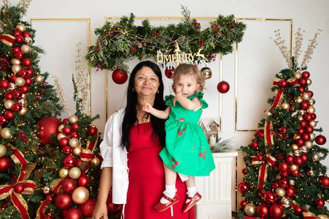 ensaio de natal bebê touca de papai noel brasilia df registrado pela fotógrafa letícia franco papai noel arvore guirlanda pijama carter's carters  trailer neve

'