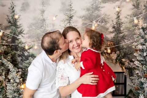 ensaio de natal bebê touca de papai noel brasilia df registrado pela fotógrafa letícia franco papai noel arvore guirlanda pijama carter's carters  trailer neve

'