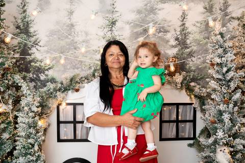 ensaio de natal bebê touca de papai noel brasilia df registrado pela fotógrafa letícia franco papai noel arvore guirlanda pijama carter's carters  trailer neve

'