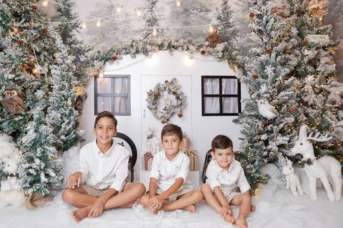 ensaio de natal bebê touca de papai noel brasilia df registrado pela fotógrafa letícia franco papai noel arvore guirlanda pijama carter's carters  trailer neve
'