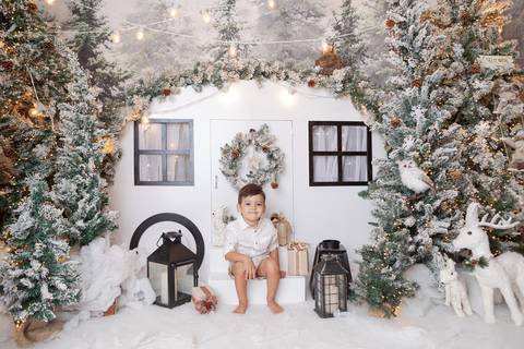 ensaio de natal bebê touca de papai noel brasilia df registrado pela fotógrafa letícia franco papai noel arvore guirlanda pijama carter's carters  trailer neve
'