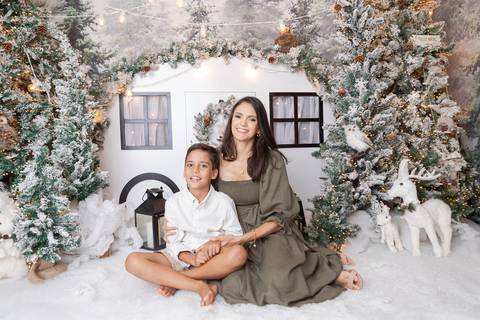 ensaio de natal bebê touca de papai noel brasilia df registrado pela fotógrafa letícia franco papai noel arvore guirlanda pijama carter's carters  trailer neve
'