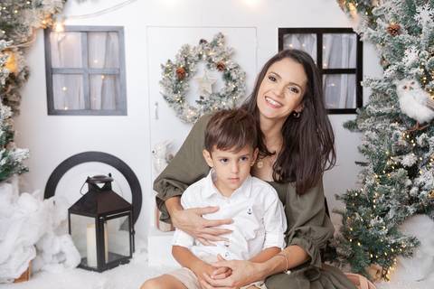 ensaio de natal bebê touca de papai noel brasilia df registrado pela fotógrafa letícia franco papai noel arvore guirlanda pijama carter's carters  trailer neve
'