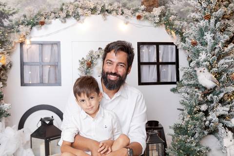 ensaio de natal bebê touca de papai noel brasilia df registrado pela fotógrafa letícia franco papai noel arvore guirlanda pijama carter's carters  trailer neve
'