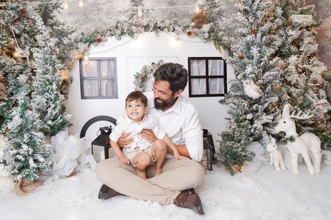 ensaio de natal bebê touca de papai noel brasilia df registrado pela fotógrafa letícia franco papai noel arvore guirlanda pijama carter's carters  trailer neve
'