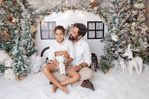 ensaio de natal bebê touca de papai noel brasilia df registrado pela fotógrafa letícia franco papai noel arvore guirlanda pijama carter's carters  trailer neve
'