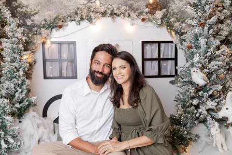 ensaio de natal bebê touca de papai noel brasilia df registrado pela fotógrafa letícia franco papai noel arvore guirlanda pijama carter's carters  trailer neve
'