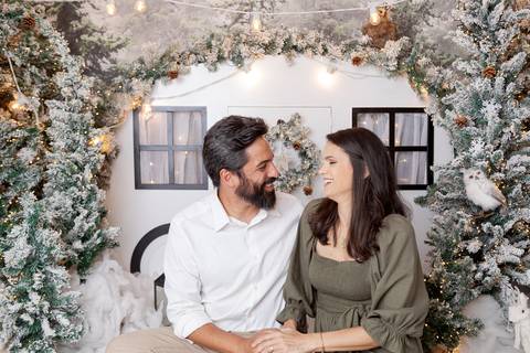 ensaio de natal bebê touca de papai noel brasilia df registrado pela fotógrafa letícia franco papai noel arvore guirlanda pijama carter's carters  trailer neve
'