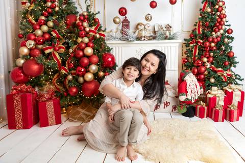 ensaio de natal bebê touca de papai noel brasilia df registrado pela fotógrafa letícia franco papai noel arvore guirlanda pijama carter's carters  trailer neve
'