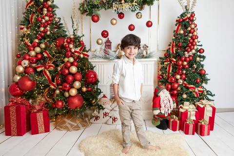 ensaio de natal bebê touca de papai noel brasilia df registrado pela fotógrafa letícia franco papai noel arvore guirlanda pijama carter's carters  trailer neve
'