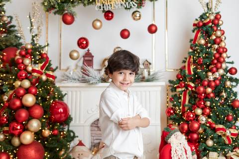 ensaio de natal bebê touca de papai noel brasilia df registrado pela fotógrafa letícia franco papai noel arvore guirlanda pijama carter's carters  trailer neve
'