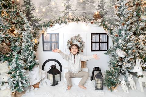 ensaio de natal bebê touca de papai noel brasilia df registrado pela fotógrafa letícia franco papai noel arvore guirlanda pijama carter's carters  trailer neve
'