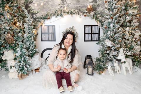 ensaio de natal bebê touca de papai noel brasilia df registrado pela fotógrafa letícia franco papai noel arvore guirlanda pijama carter's carters  trailer neve
'