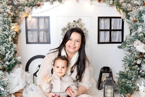 ensaio de natal bebê touca de papai noel brasilia df registrado pela fotógrafa letícia franco papai noel arvore guirlanda pijama carter's carters  trailer neve
'