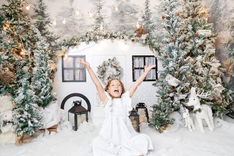 ensaio de natal bebê touca de papai noel brasilia df registrado pela fotógrafa letícia franco papai noel arvore guirlanda pijama carter's carters  trailer neve
'