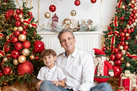 ensaio de natal bebê touca de papai noel brasilia df registrado pela fotógrafa letícia franco papai noel arvore guirlanda pijama carter's carters  trailer neve
'