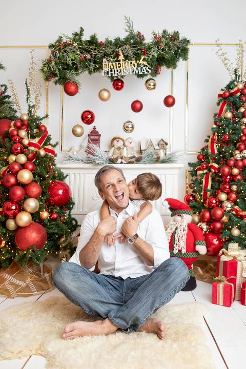 ensaio de natal bebê touca de papai noel brasilia df registrado pela fotógrafa letícia franco papai noel arvore guirlanda pijama carter's carters  trailer neve
'