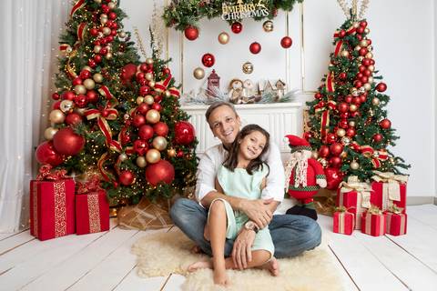 ensaio de natal bebê touca de papai noel brasilia df registrado pela fotógrafa letícia franco papai noel arvore guirlanda pijama carter's carters  trailer neve
'