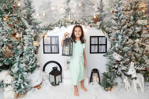 ensaio de natal bebê touca de papai noel brasilia df registrado pela fotógrafa letícia franco papai noel arvore guirlanda pijama carter's carters  trailer neve
'