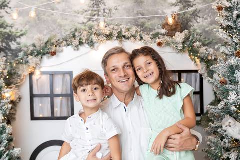 ensaio de natal bebê touca de papai noel brasilia df registrado pela fotógrafa letícia franco papai noel arvore guirlanda pijama carter's carters  trailer neve
'