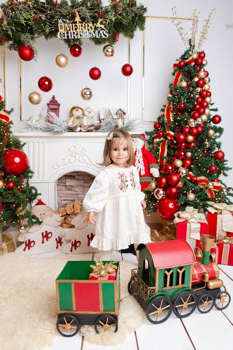 ensaio de natal bebê touca de papai noel brasilia df registrado pela fotógrafa letícia franco papai noel arvore guirlanda pijama carter's carters  trailer neve
'