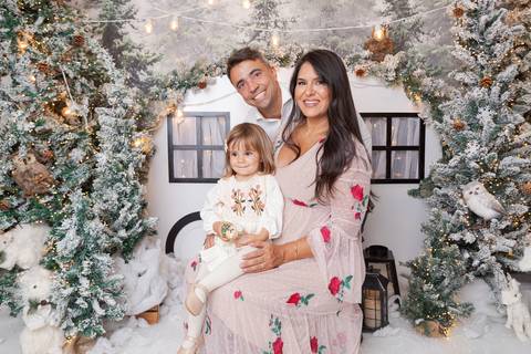 ensaio de natal bebê touca de papai noel brasilia df registrado pela fotógrafa letícia franco papai noel arvore guirlanda pijama carter's carters  trailer neve
'