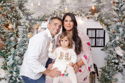 ensaio de natal bebê touca de papai noel brasilia df registrado pela fotógrafa letícia franco papai noel arvore guirlanda pijama carter's carters  trailer neve
'