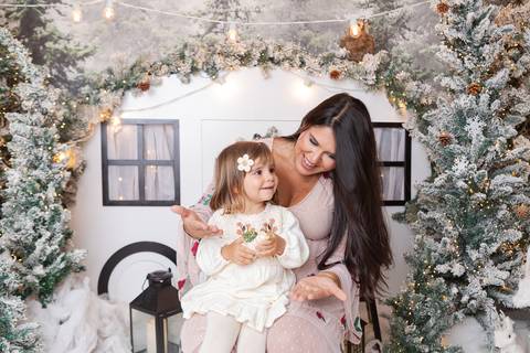 ensaio de natal bebê touca de papai noel brasilia df registrado pela fotógrafa letícia franco papai noel arvore guirlanda pijama carter's carters  trailer neve
'