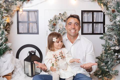 ensaio de natal bebê touca de papai noel brasilia df registrado pela fotógrafa letícia franco papai noel arvore guirlanda pijama carter's carters  trailer neve
'