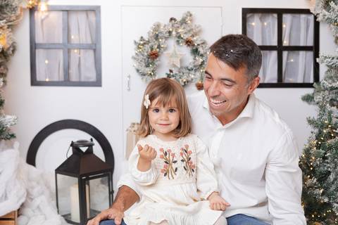 ensaio de natal bebê touca de papai noel brasilia df registrado pela fotógrafa letícia franco papai noel arvore guirlanda pijama carter's carters  trailer neve
'