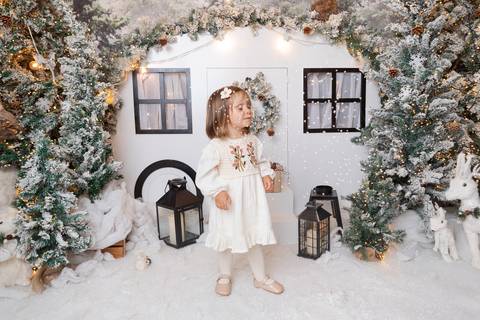 ensaio de natal bebê touca de papai noel brasilia df registrado pela fotógrafa letícia franco papai noel arvore guirlanda pijama carter's carters  trailer neve
'