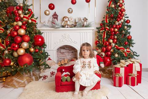 ensaio de natal bebê touca de papai noel brasilia df registrado pela fotógrafa letícia franco papai noel arvore guirlanda pijama carter's carters  trailer neve
'