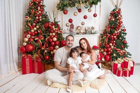 ensaio de natal bebê touca de papai noel brasilia df registrado pela fotógrafa letícia franco papai noel arvore guirlanda pijama carter's carters  trailer neve
'