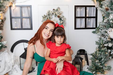 ensaio de natal bebê touca de papai noel brasilia df registrado pela fotógrafa letícia franco papai noel arvore guirlanda pijama carter's carters  trailer neve
'