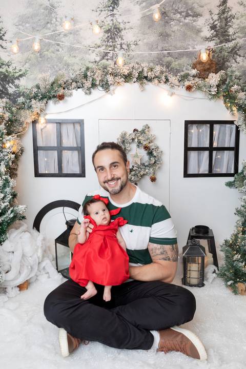 ensaio de natal bebê touca de papai noel brasilia df registrado pela fotógrafa letícia franco papai noel arvore guirlanda pijama carter's carters  trailer neve
'