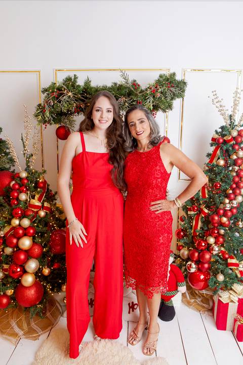 ensaio de natal bebê touca de papai noel brasilia df registrado pela fotógrafa letícia franco papai noel arvore guirlanda pijama carter's carters  trailer neve
'