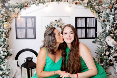 ensaio de natal bebê touca de papai noel brasilia df registrado pela fotógrafa letícia franco papai noel arvore guirlanda pijama carter's carters  trailer neve
'