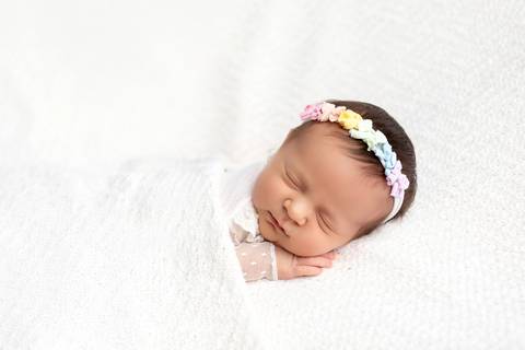 bebê recém nascido newborn brasilia fotografa fotografo fotógrafa brasília df distrito federal baby bebe reborn book melhor leticia franco letícia  wrap enrolado 
'