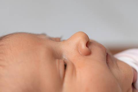 bebê recém nascido newborn brasilia fotografa fotografo fotógrafa brasília df distrito federal baby bebe reborn book melhor leticia franco letícia  wrap enrolado 
'