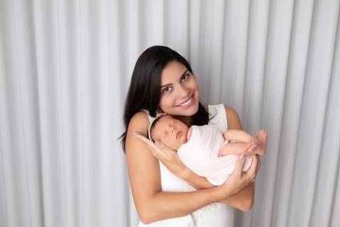 bebê recém nascido newborn brasilia fotografa fotografo fotógrafa brasília df distrito federal baby bebe reborn book melhor leticia franco letícia  wrap enrolado 
'