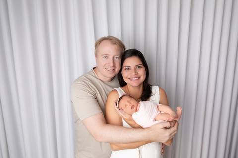 bebê recém nascido newborn brasilia fotografa fotografo fotógrafa brasília df distrito federal baby bebe reborn book melhor leticia franco letícia  wrap enrolado 
'