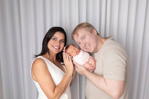 bebê recém nascido newborn brasilia fotografa fotografo fotógrafa brasília df distrito federal baby bebe reborn book melhor leticia franco letícia  wrap enrolado 
'