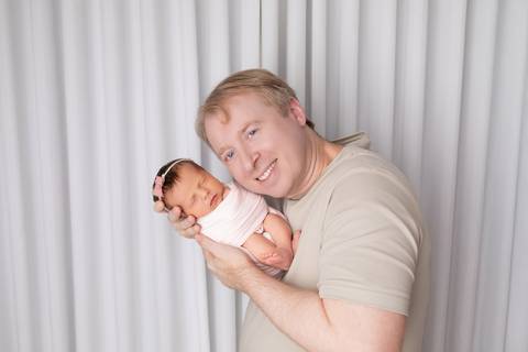 bebê recém nascido newborn brasilia fotografa fotografo fotógrafa brasília df distrito federal baby bebe reborn book melhor leticia franco letícia  wrap enrolado 
'