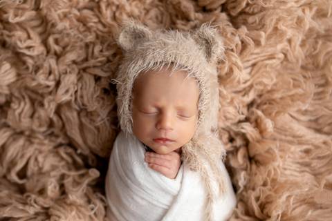 bebê recém nascido newborn brasilia fotografa fotografo fotógrafa brasília df distrito federal baby bebe reborn book melhor leticia franco letícia  wrap enrolado 
'