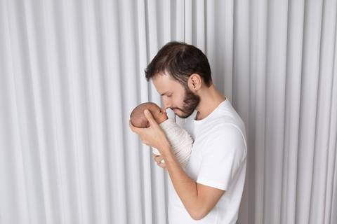 bebê recém nascido newborn brasilia fotografa fotografo fotógrafa brasília df distrito federal baby bebe reborn book melhor leticia franco letícia  wrap enrolado 
'