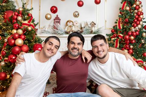 ensaio de natal bebê touca de papai noel brasilia df registrado pela fotógrafa letícia franco papai noel arvore guirlanda pijama carter's carters  trailer neve
'