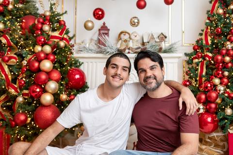 ensaio de natal bebê touca de papai noel brasilia df registrado pela fotógrafa letícia franco papai noel arvore guirlanda pijama carter's carters  trailer neve
'