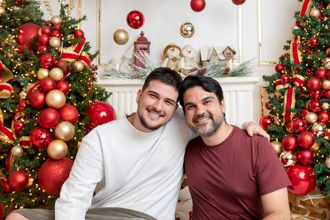 ensaio de natal bebê touca de papai noel brasilia df registrado pela fotógrafa letícia franco papai noel arvore guirlanda pijama carter's carters  trailer neve
'