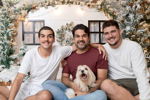 ensaio de natal bebê touca de papai noel brasilia df registrado pela fotógrafa letícia franco papai noel arvore guirlanda pijama carter's carters  trailer neve
'